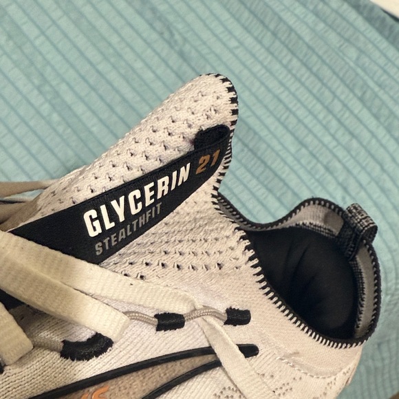 Mens’ Brooks Glycerin 21 White and Black Athletic Sneakers - Picture 2 of 7